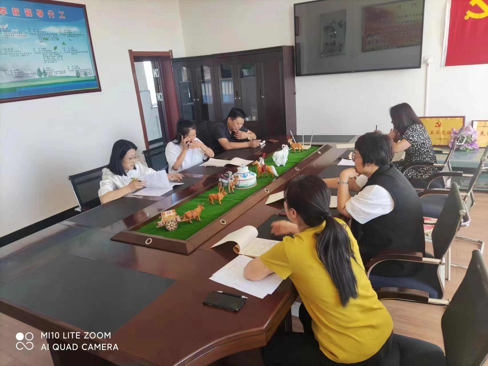 潜心育桃李，杏坛尽芬芳