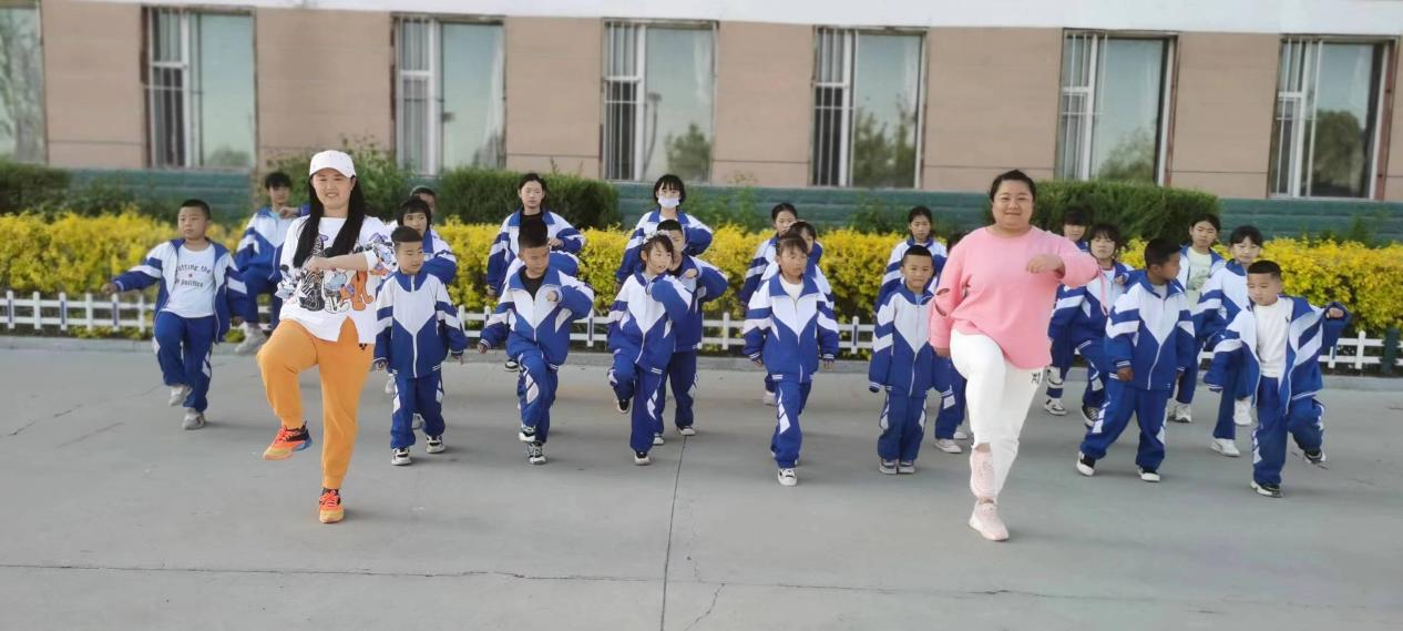 辛勤的汗水，浇灌绚烂的明日之花         ——记通榆县团结学校少年宫活动