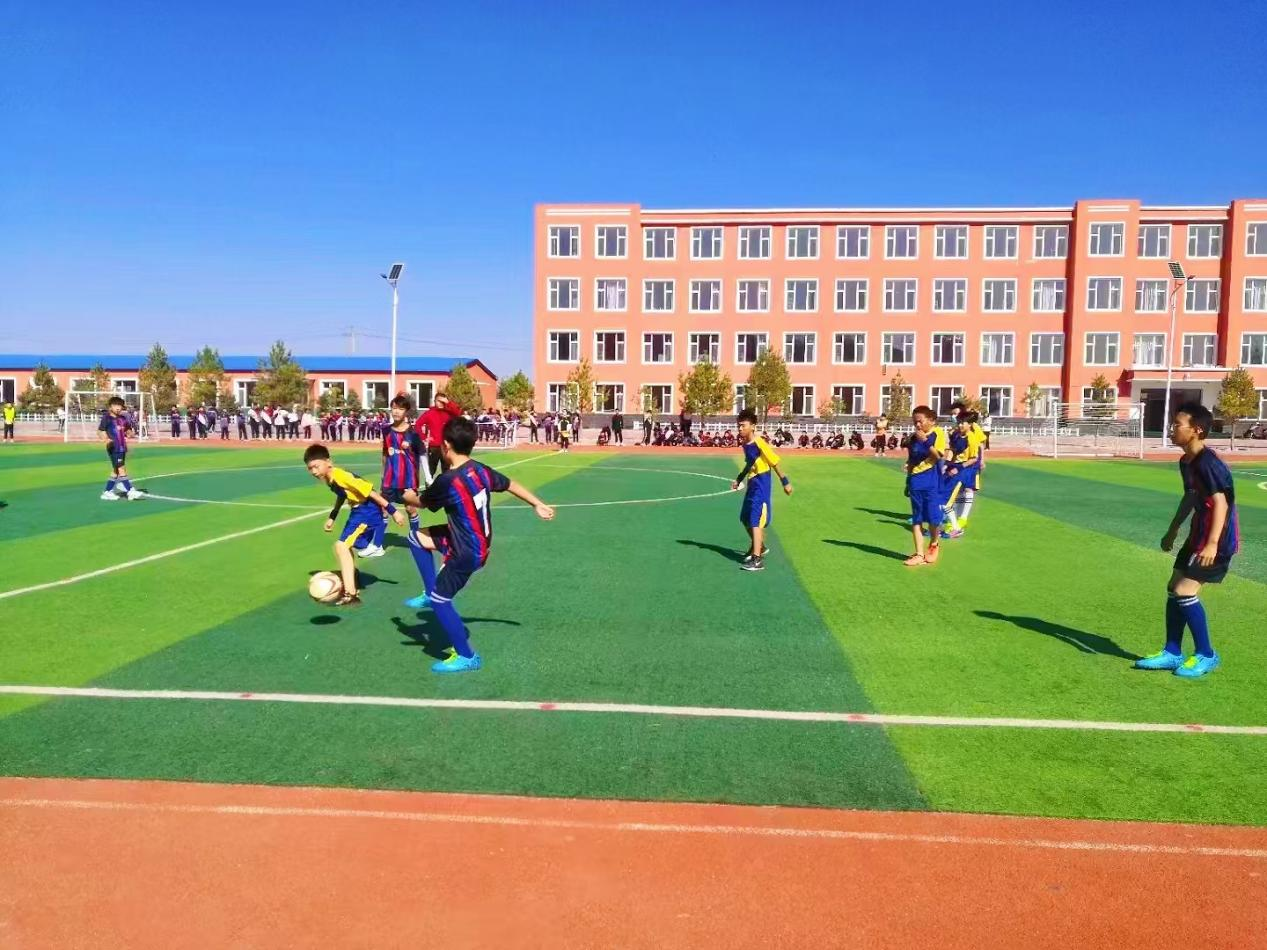 瞻榆义慈小学足球赛现场.png