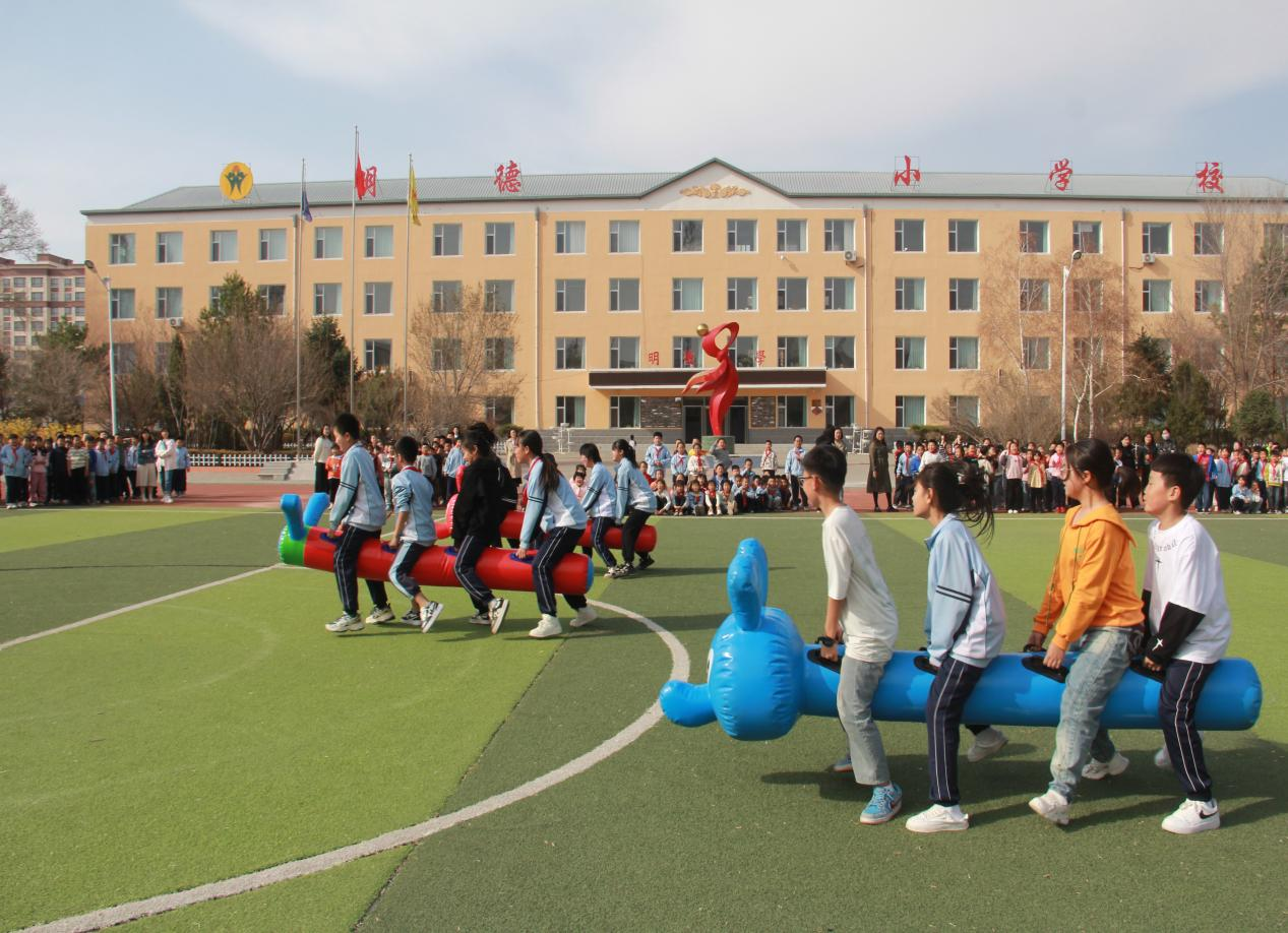 明德小学毛毛虫竞速比赛现场.png