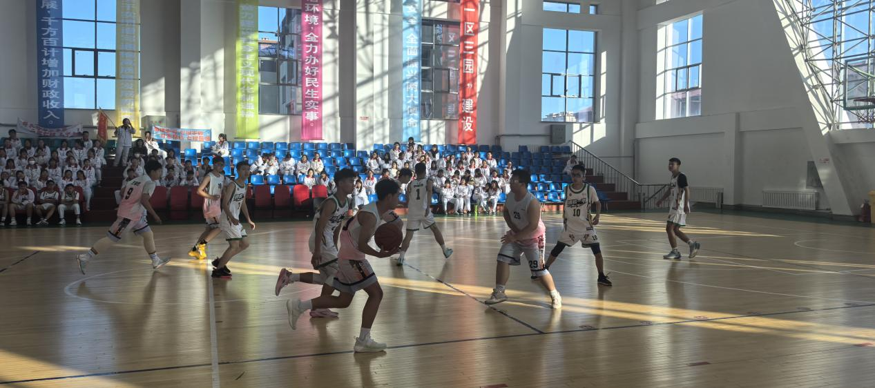 第一中学篮球赛现场.png