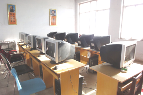 中心校微机室.png