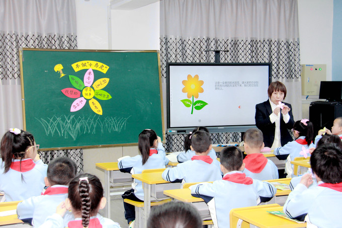 2023年4月25日 082850通榆县明德小学校“三备三上”大单元教学校本教研展示课暨通榆县明德小学校科研汇报课活动 (74)_副本.jpg